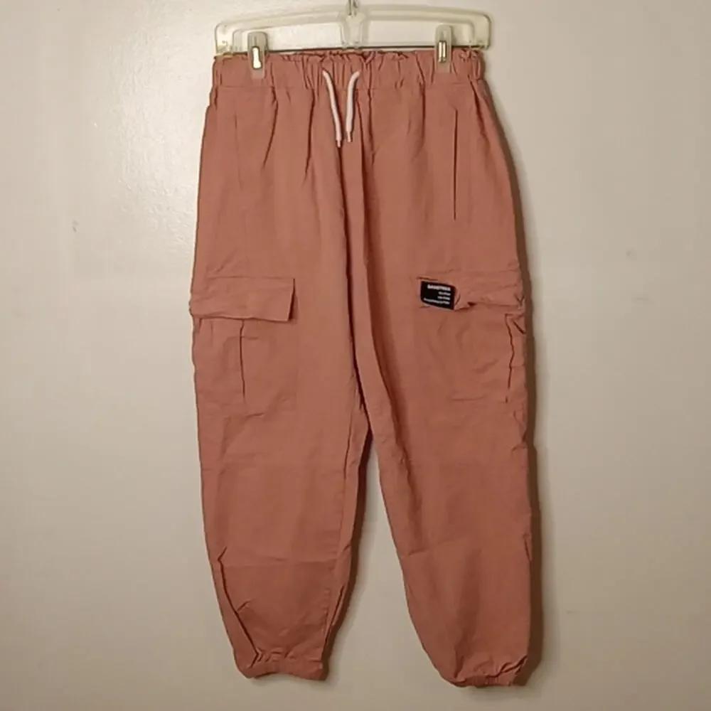 Sangtree Women's Medium pink cargo pants. Atleisure,Casual, Streetwear.